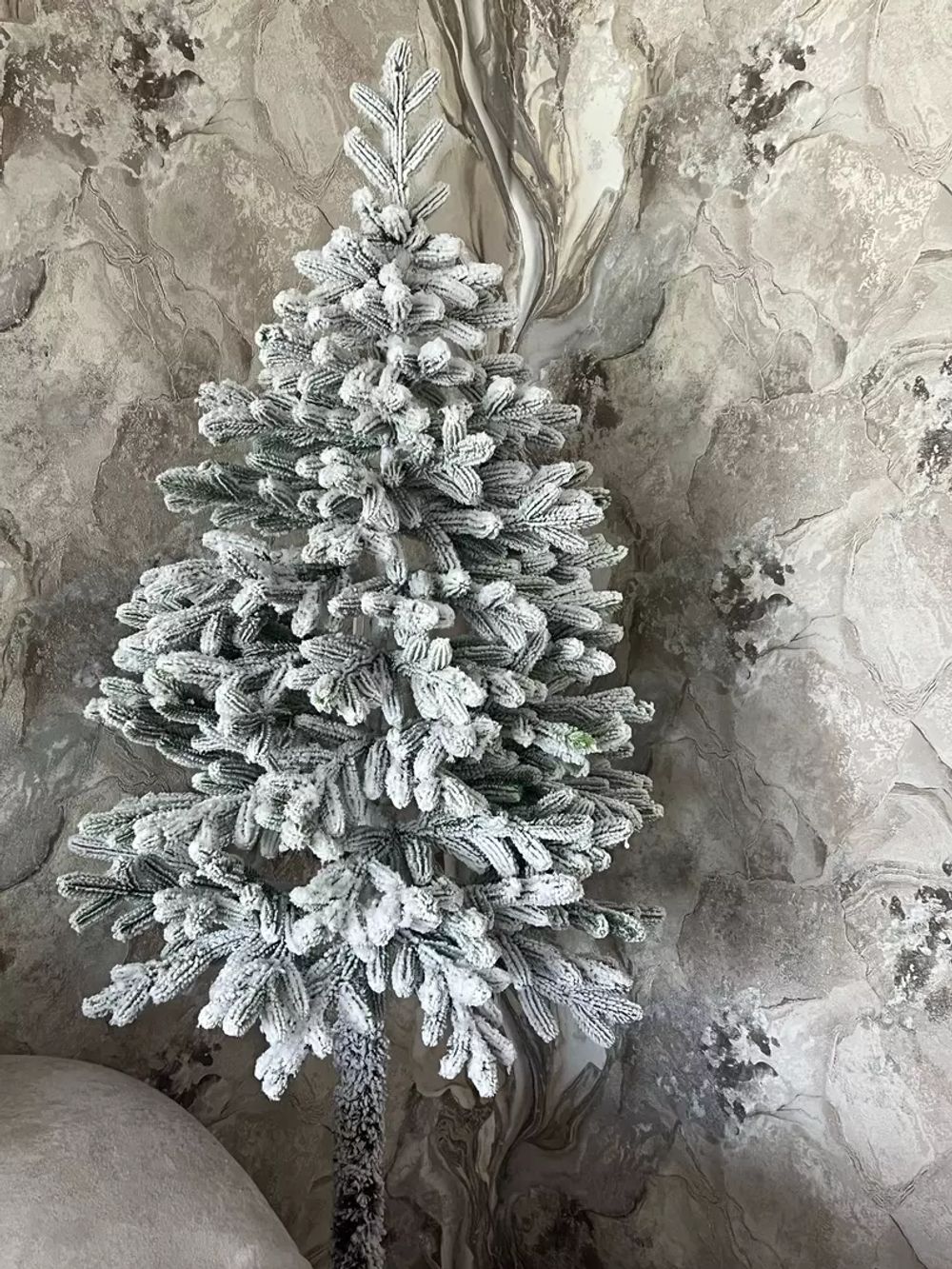 Заснеженная елка на ножке «Тароко» (Литая хвоя) от 1.5 м до 2,1 м