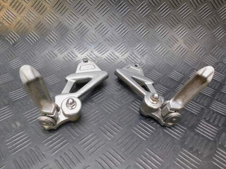 Подножки пассажирские Kawasaki ZZR1100 99 (с кронштейнами)