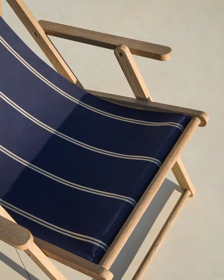 Складной шезлонг для улицы Vilara в полоску синего и бежевого цвета
