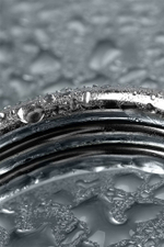 Металлическое кольцо на пенис