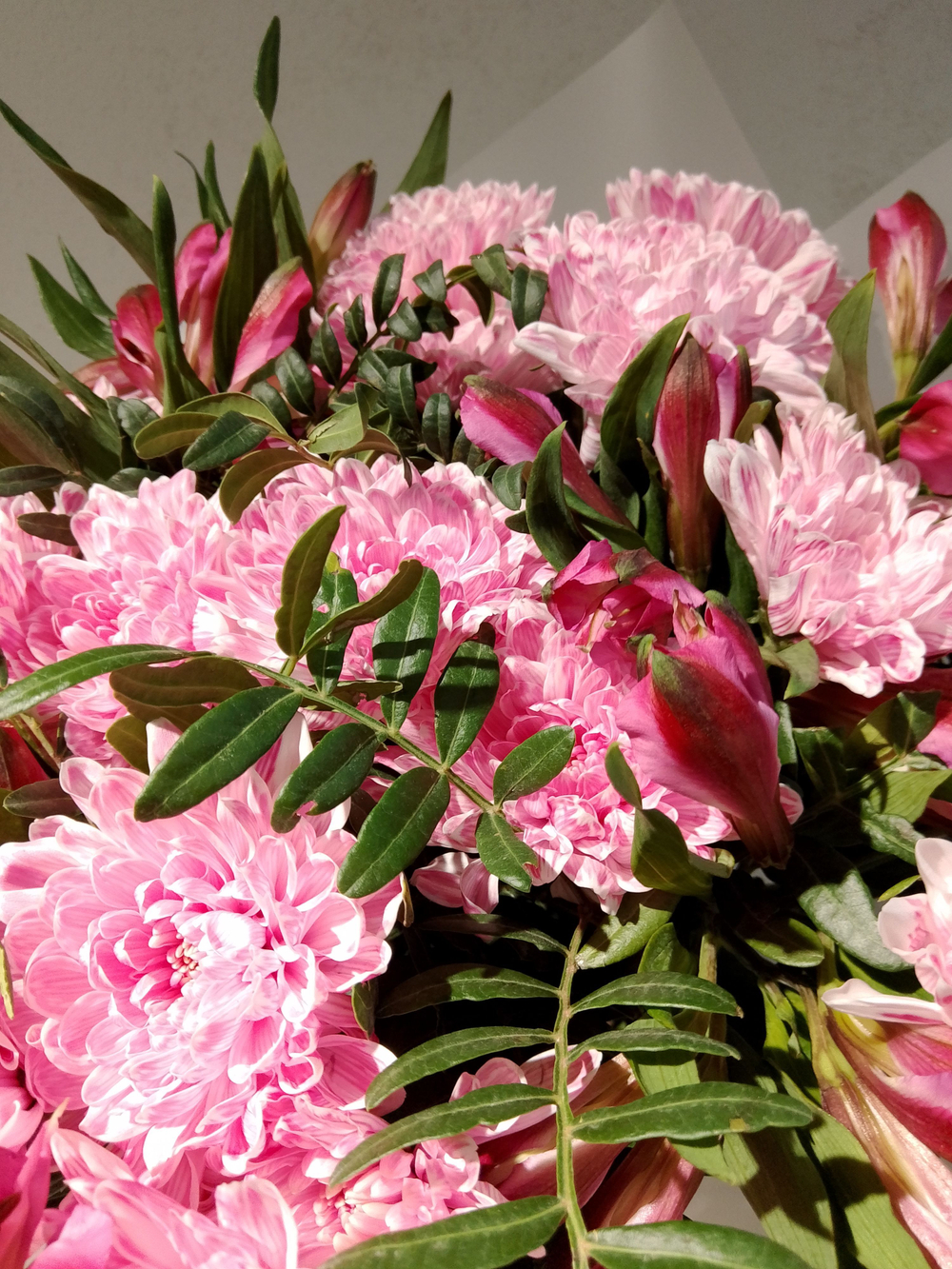 Букет из хризантем и альстромерии (С0033)