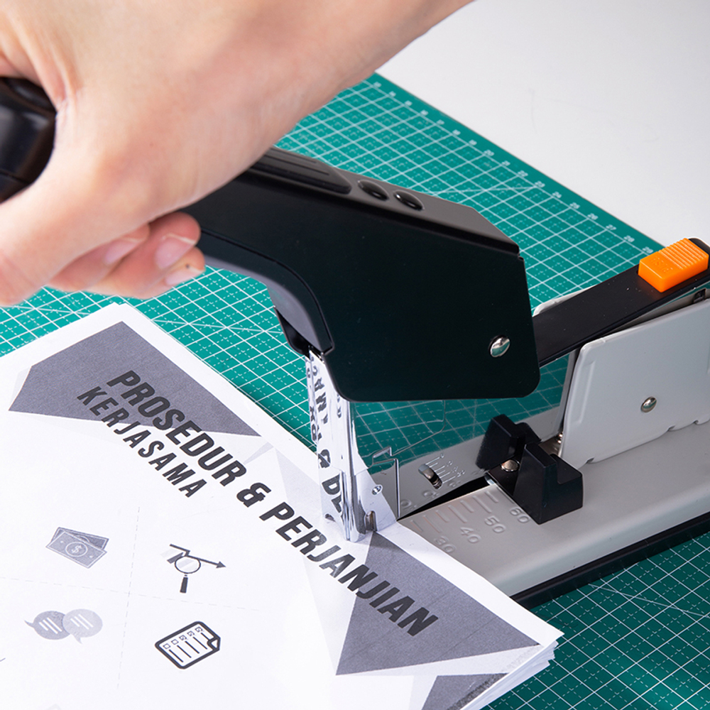 Степлер мощный DELI до 210 листов (скобы №23/6 - 23/25  ) ассорти