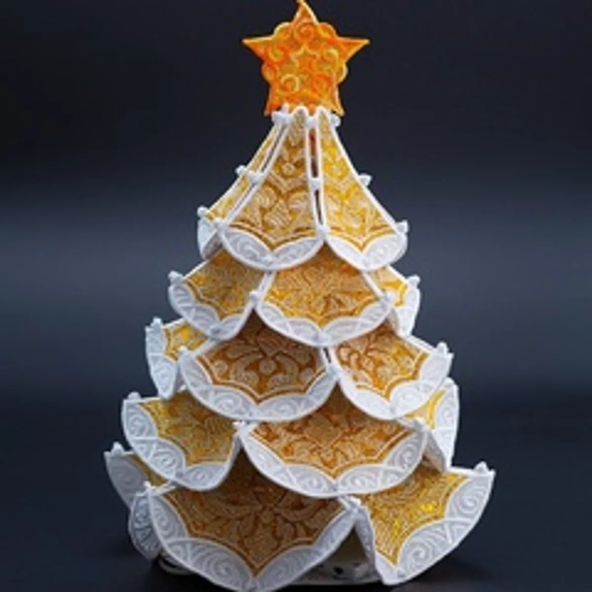Ель королевская ночник золотая, 20 см