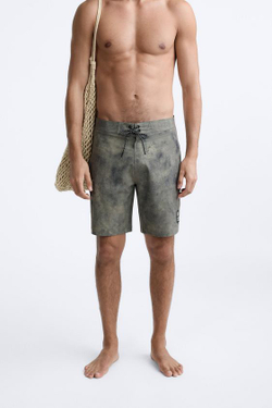 ZARA ДЛИННЫЕ ПЛАВКИ С АЭРОГРАФИЧЕСКИМ ПРИНТОМ, ЗЕЛЕНОВАТЫЙ