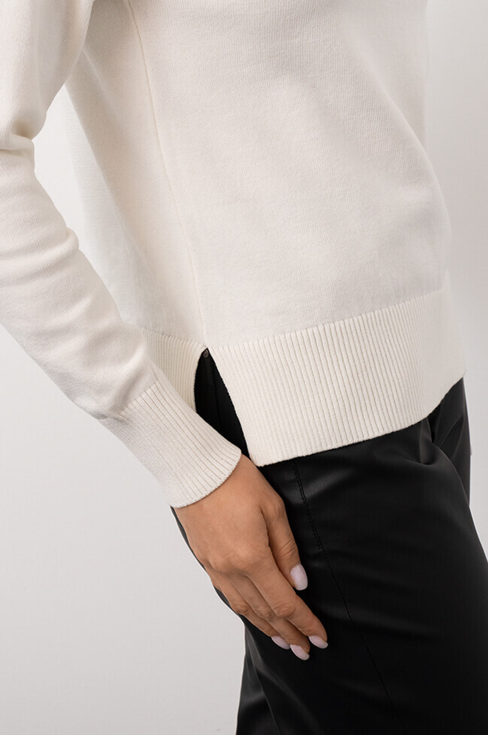 23129 Свитер женский (молочный)