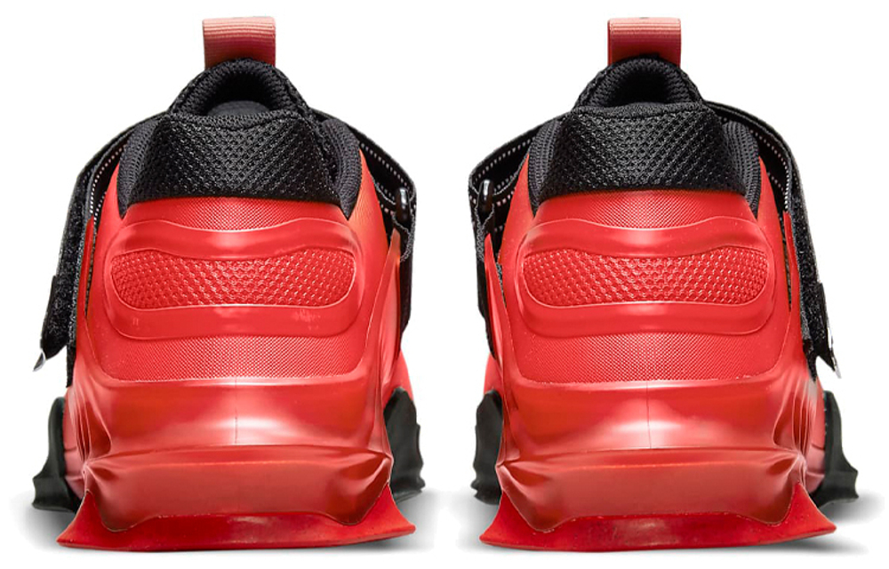 Кроссовки Nike Savaleos