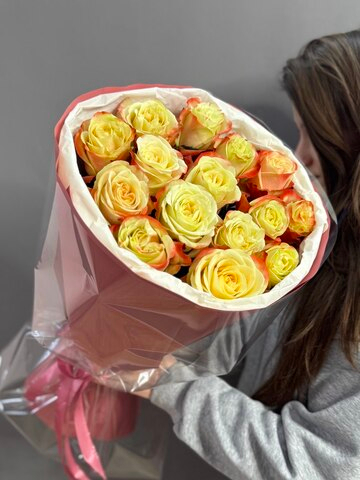 Монобукет из 15 роз сорта "Акварель"