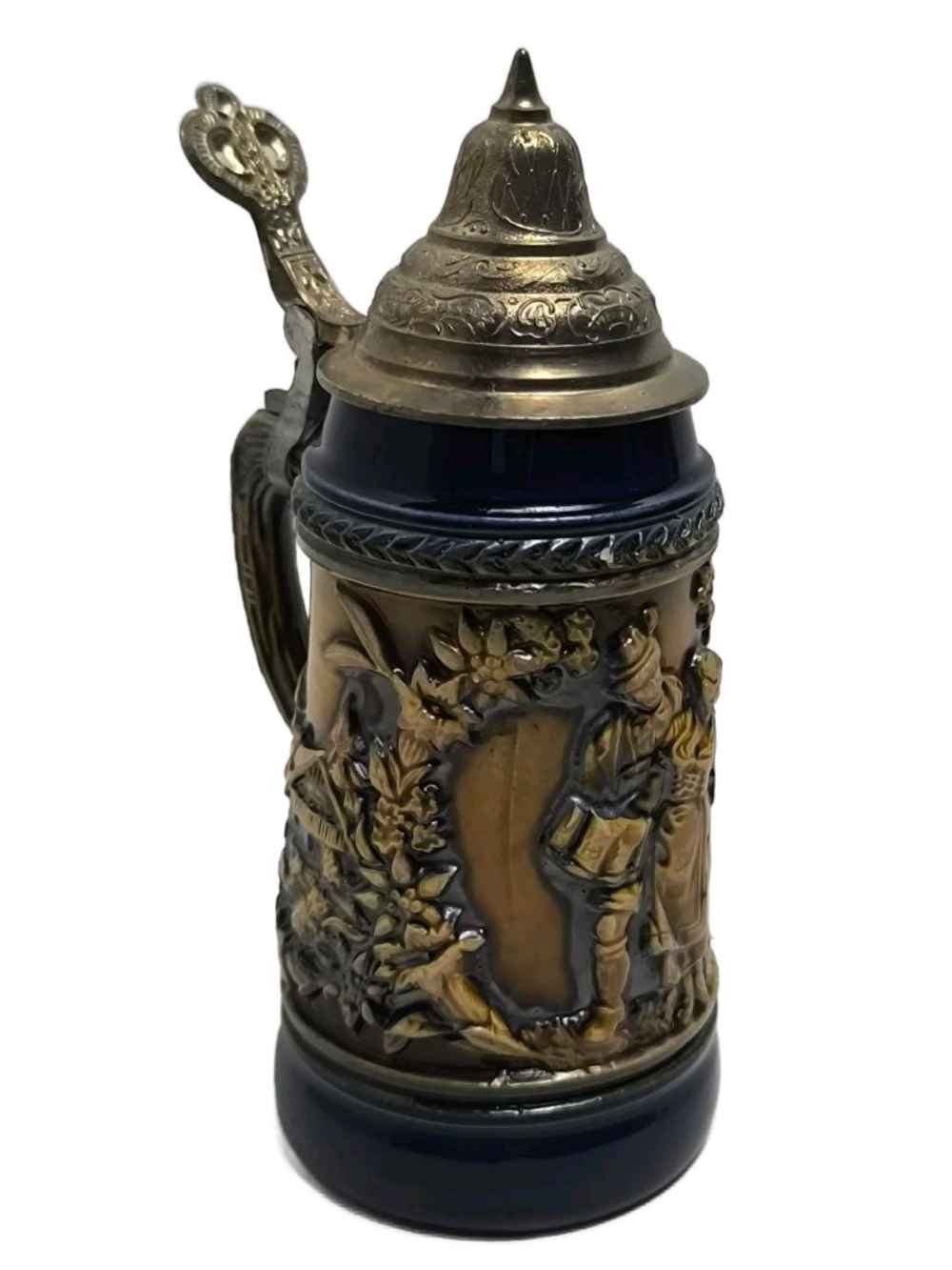 Кружка пивная миниатюрная, украшенная сценой флирта
