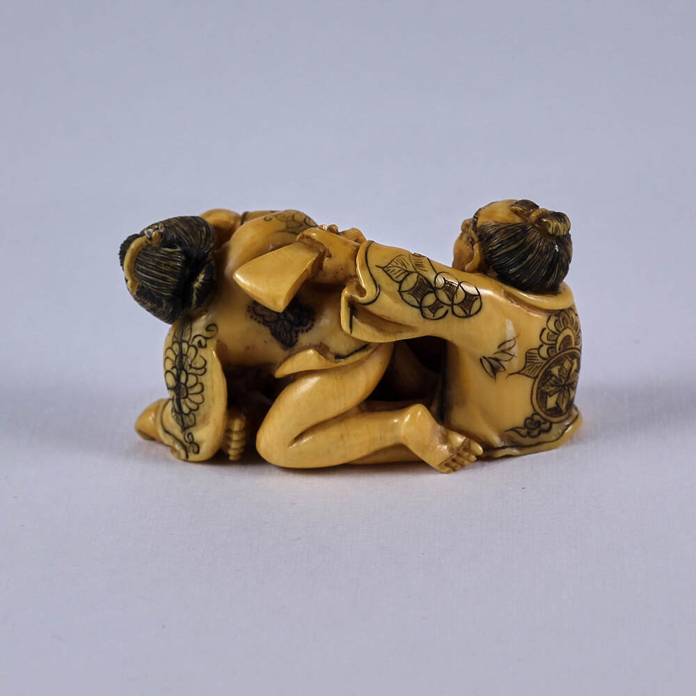 Эротическая статуэтка нэцкэ Сексуальные ласки