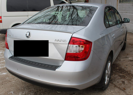 Спойлер лип крышки багажника