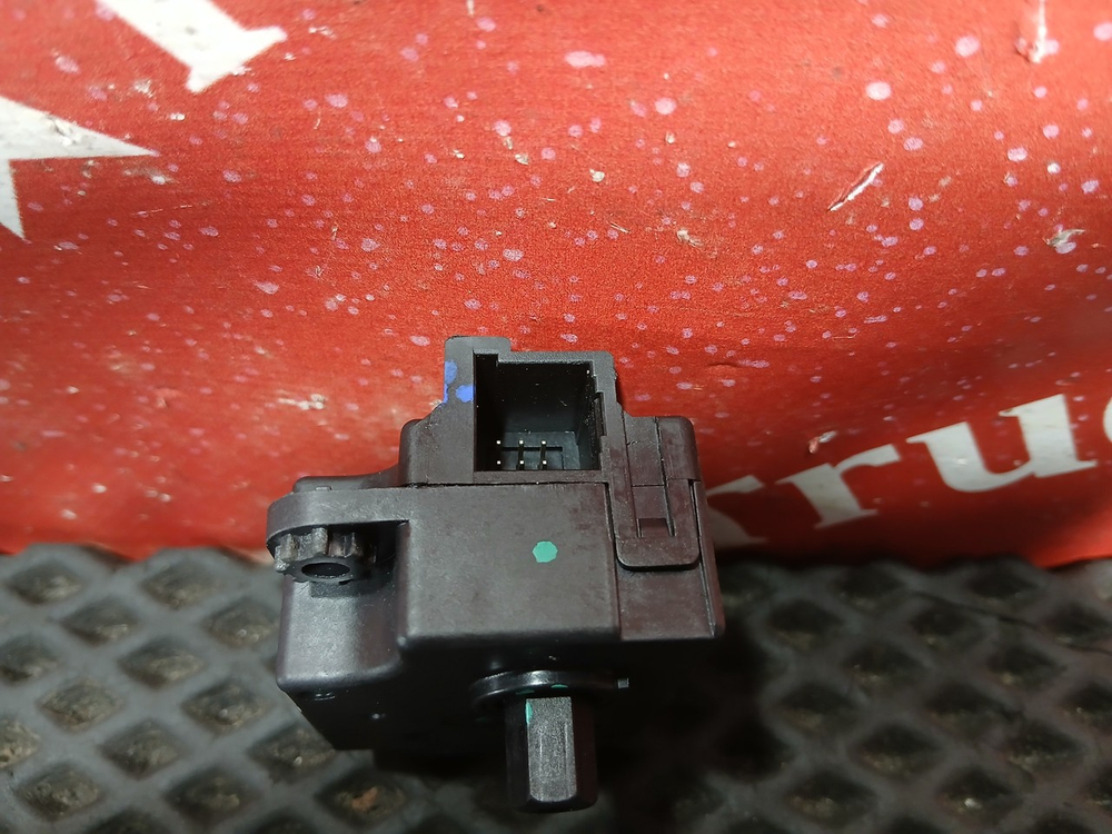 Моторчик заслонки отопителя