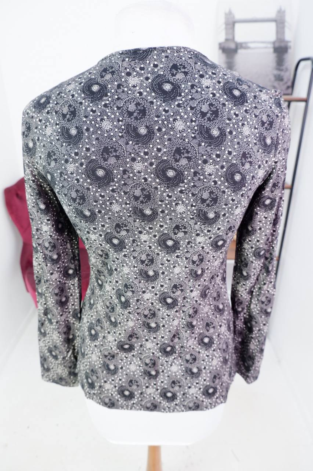 Блузка для романтичного акцента, визуально на 44 размер