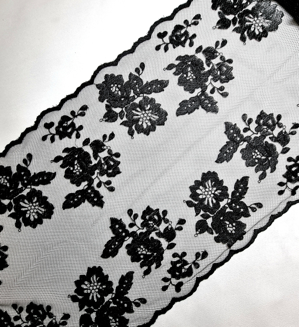 Вышивка на сетке чёрная К161