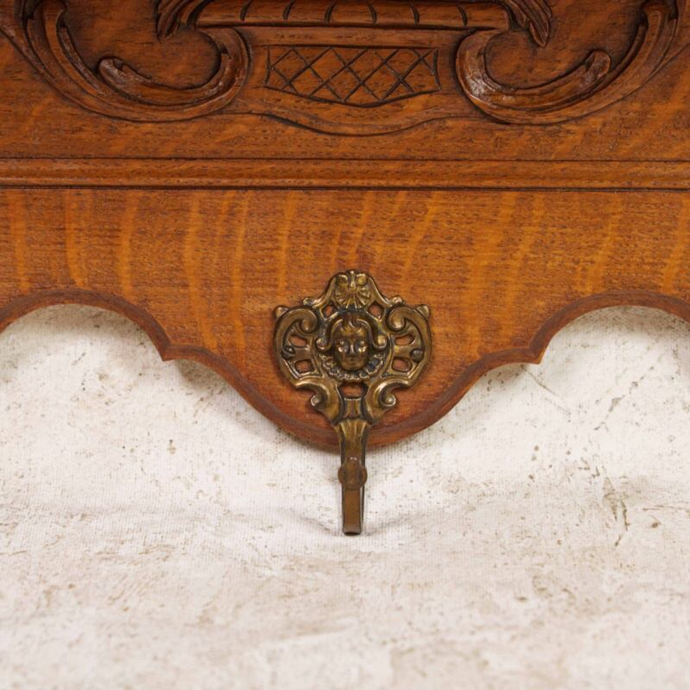 Настенная вешалка  в Неоклассическом стиле