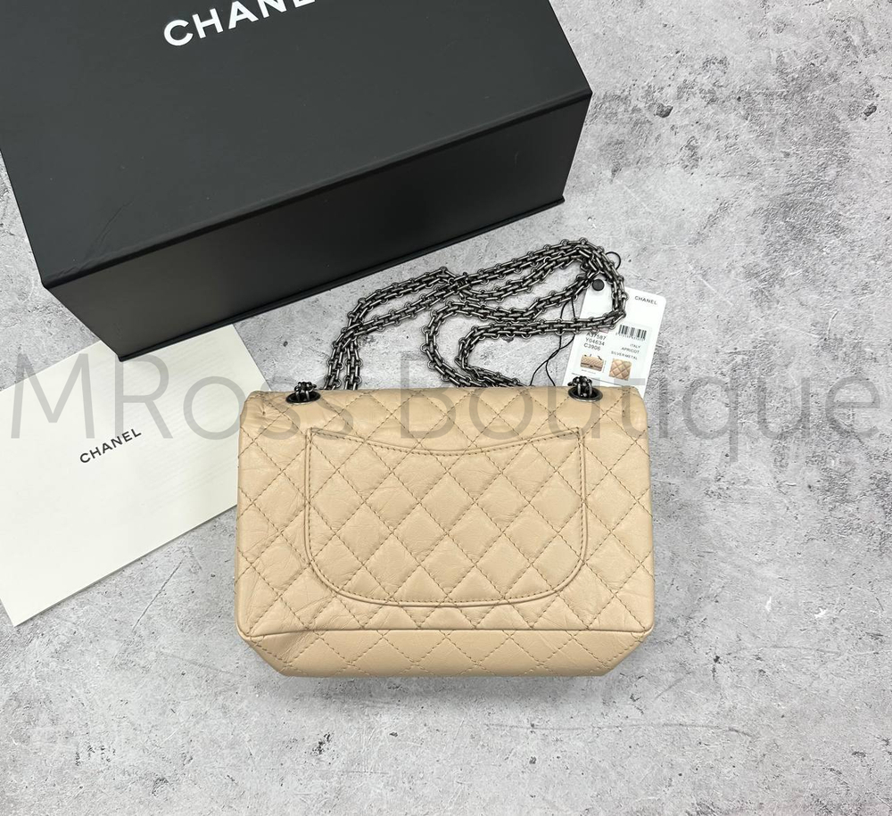 Бежевая сумка Chanel 2.55