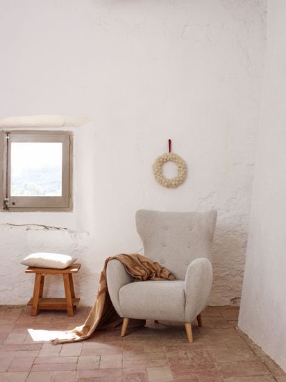 Patio Бежевое кресло из синели с ножками из массива бука Испания 