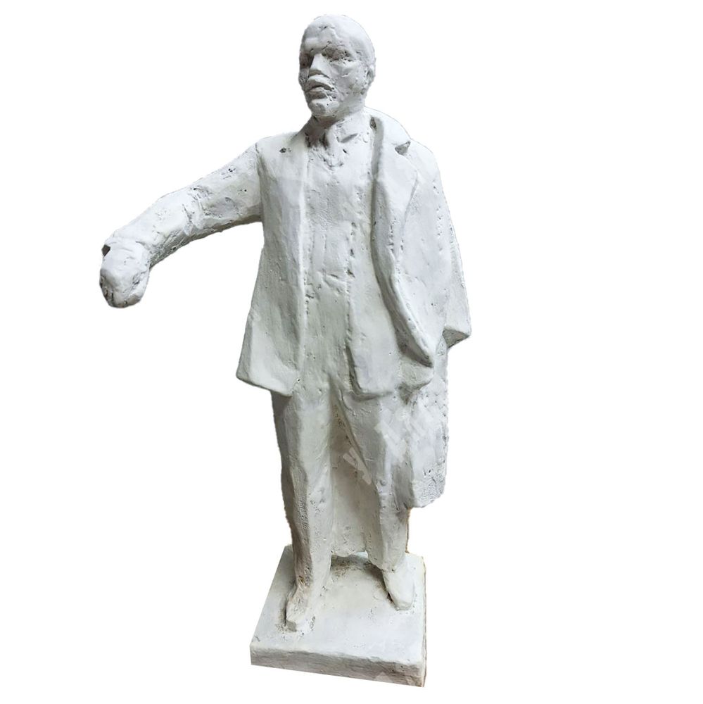 Динес Ю. С. Ленин, показывающий кулак. Оригинальная модель. Гипс, формовка. 1980