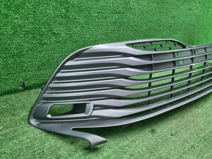 Решетка переднего бампера Toyota Camry xv70 17-21