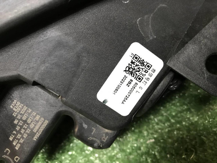 Битый Указатель поворота левый Omoda C5 (22-нв)