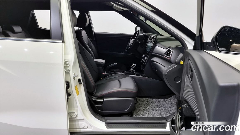 KG Mobility (Ssangyong) Very New Tivoli Бензин 1.5 2WD (11.2020)