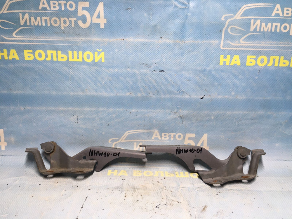 Петля капота левая TOYOTA PRIUS 1999
