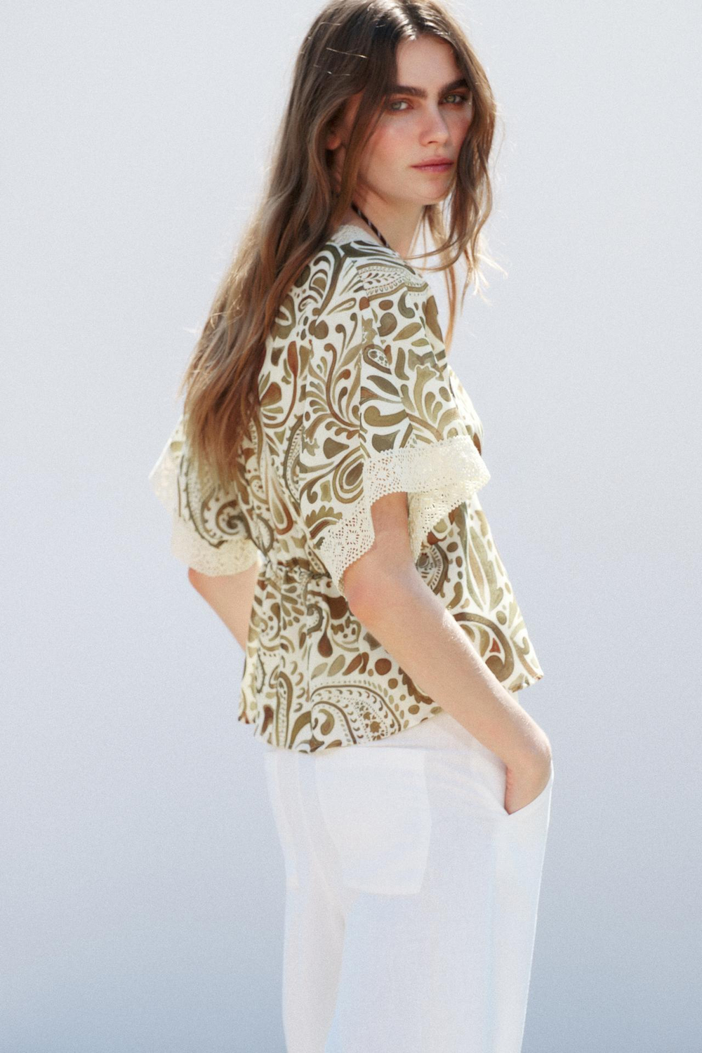 ZARA БЛУЗА ИЗ ТКАНИ С ПРИНТОМ С ДЕТАЛЯМИ ИЗ КРУЖЕВА КРОШЕ, РАЗНОЦВЕТНЫЙ