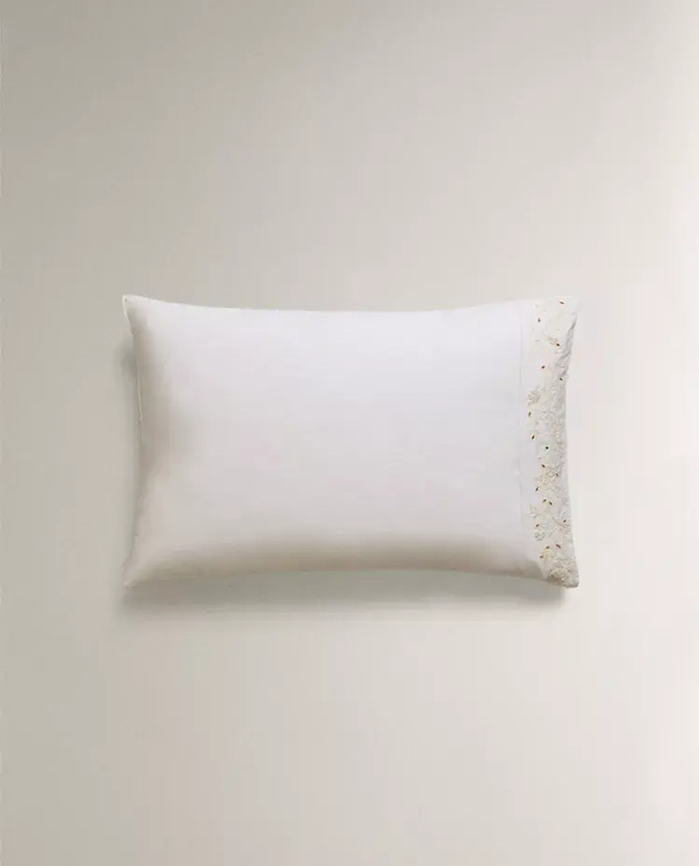 ZARA HOME НАВОЛОЧКА С ВЫШИВКОЙ В ЦВЕТОЧНОМ СТИЛЕ, ЭКРЮ
