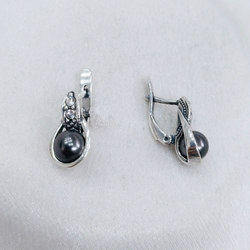 "Истина" серьги в серебряном покрытии из коллекции "Жемчужная" от Jenavi  с английским замком