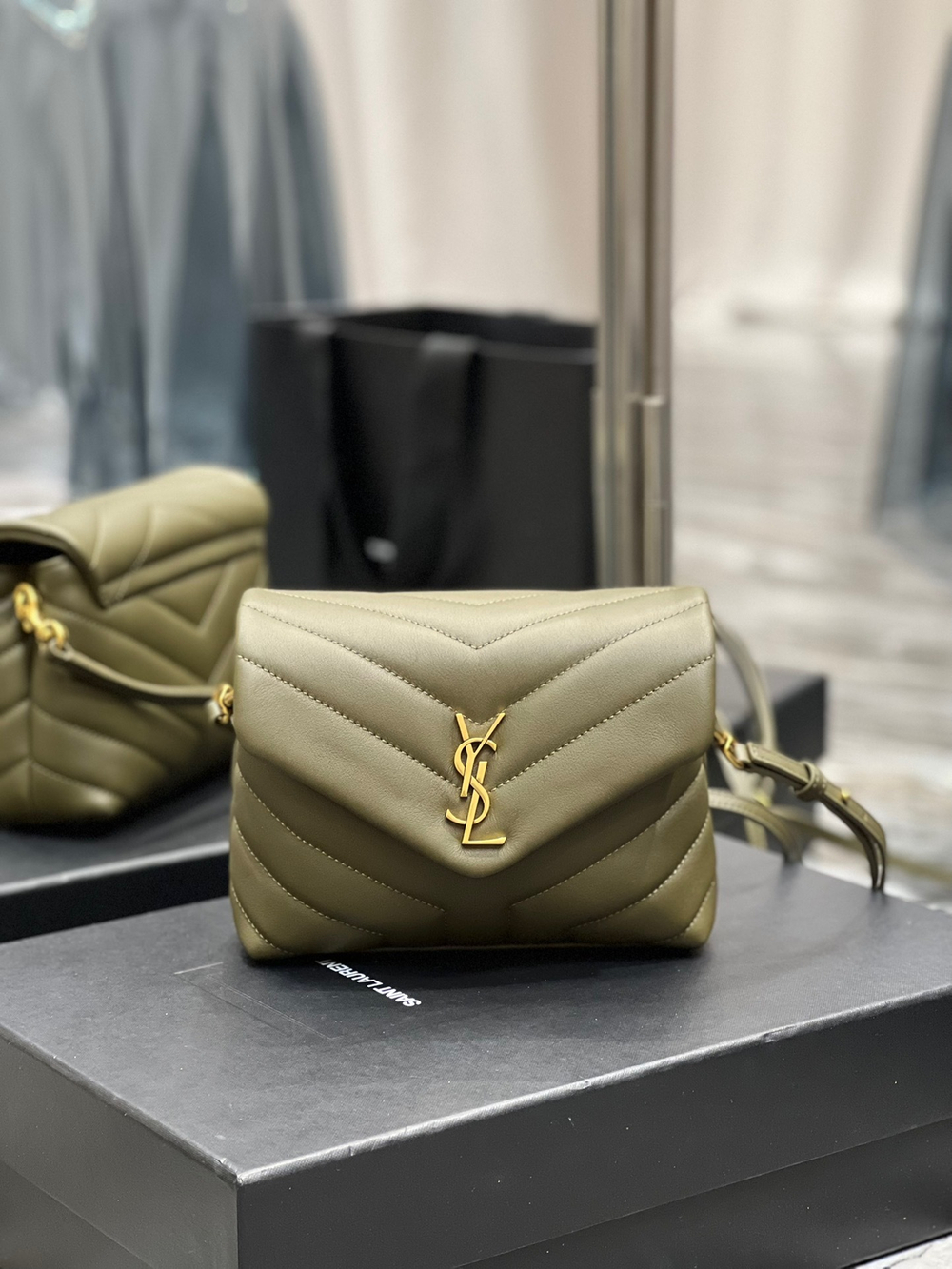Saint Laurent Loulou 20 cm