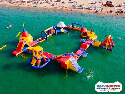 Большой надувной аквапарк на воде «Затерянный мир» 37×22×4 м
