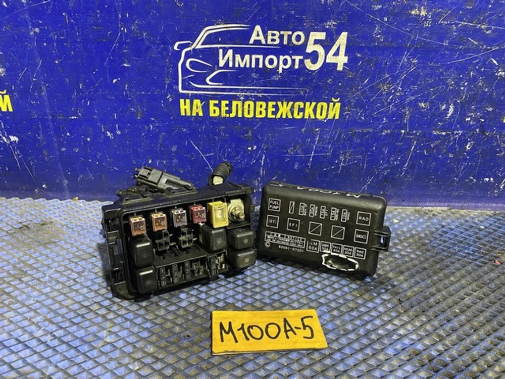 Блок предохранителей подкапотный TOYOTA DUET 1998-2000