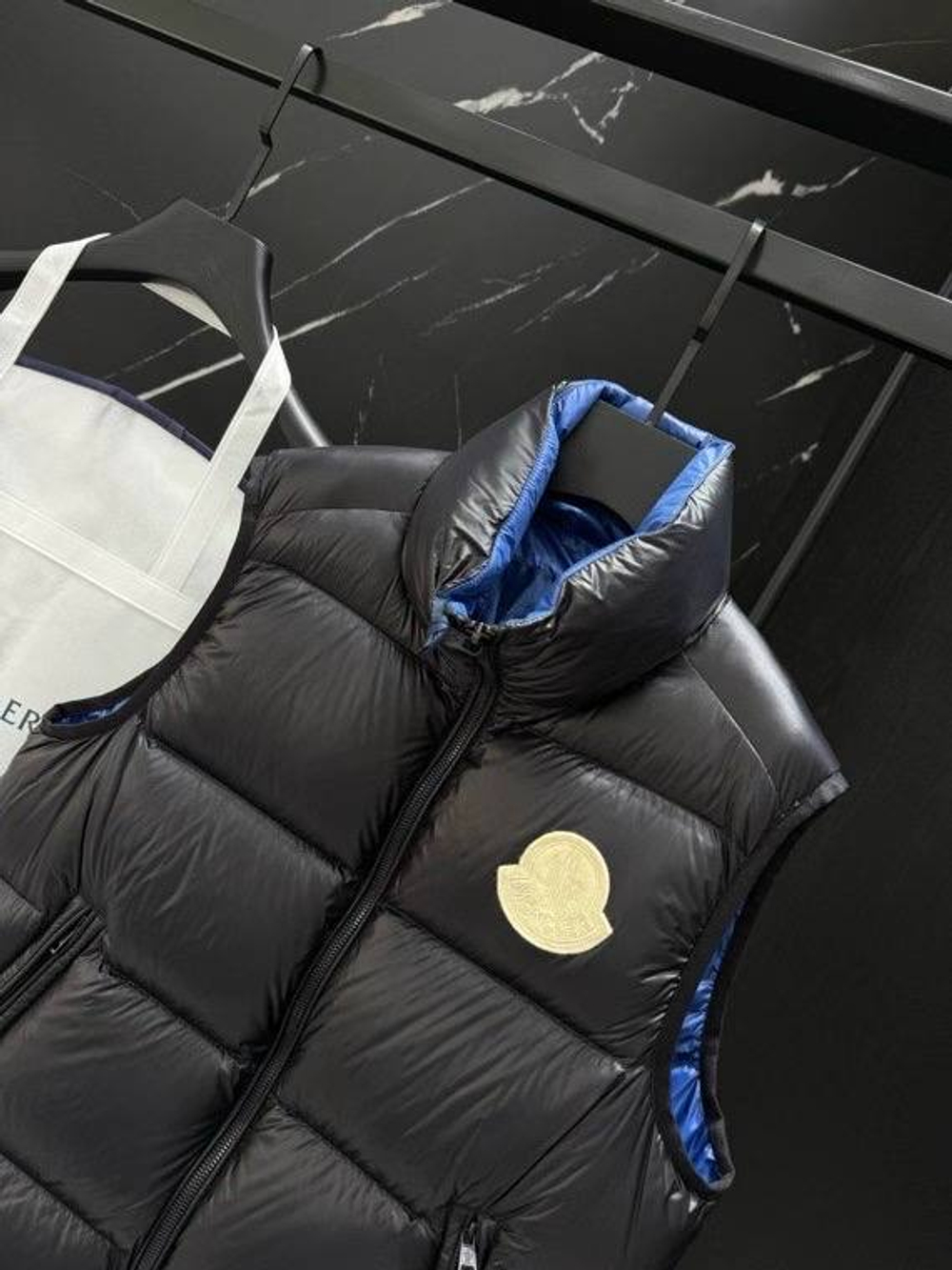 Безрукавка Moncler