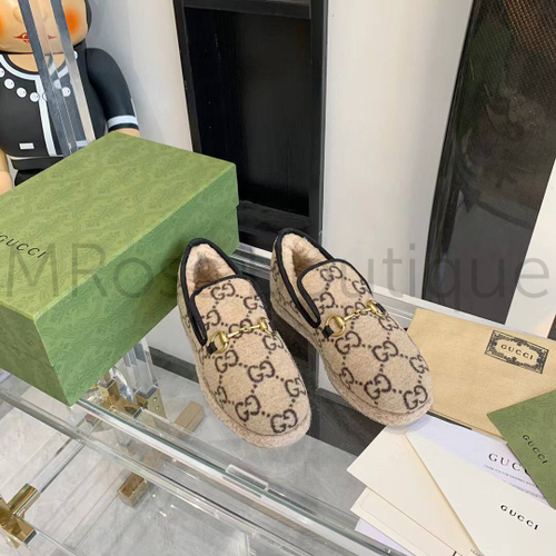 Женские лоферы Gucci GG Wool меховые бежевого цвета