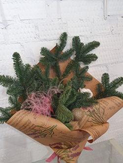 Шикарная ветка Нобилиса в нежном новогоднем оформлении