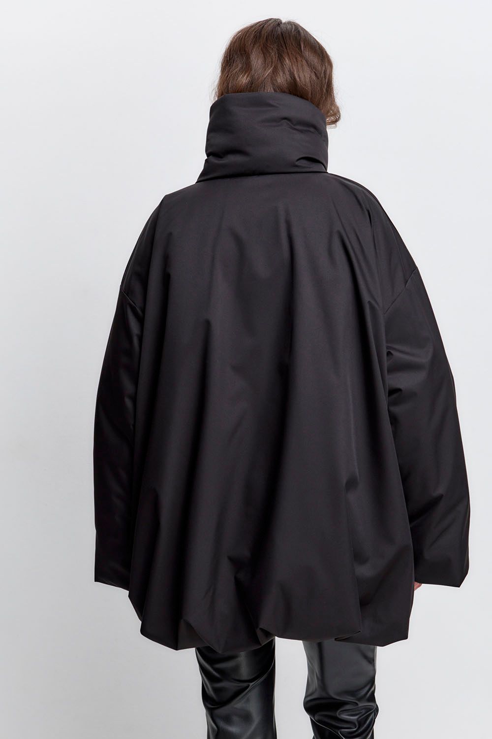 Куртка-баллон зимняя Айсель черного цвета