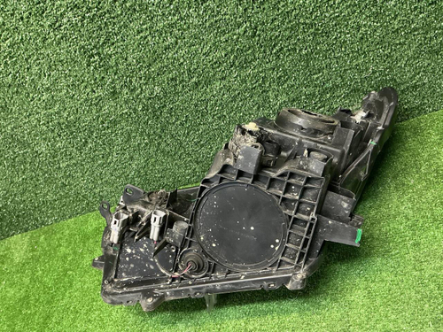 Фара правая Toyota RAV 4 CA40 (2015-2019) галоген