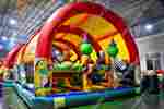 Надувной батут "Зверята с крышей 3" со скалодромом, 11*8*6 м
