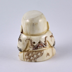 Нэцкэ Мальчик Карако с корзиной рыбы