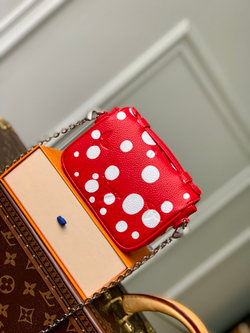 Louis Vuitton Micro Metis
