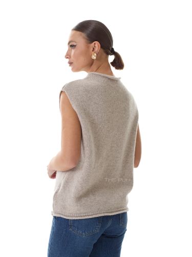 Бежевый шерстяной жилет на пуговицах