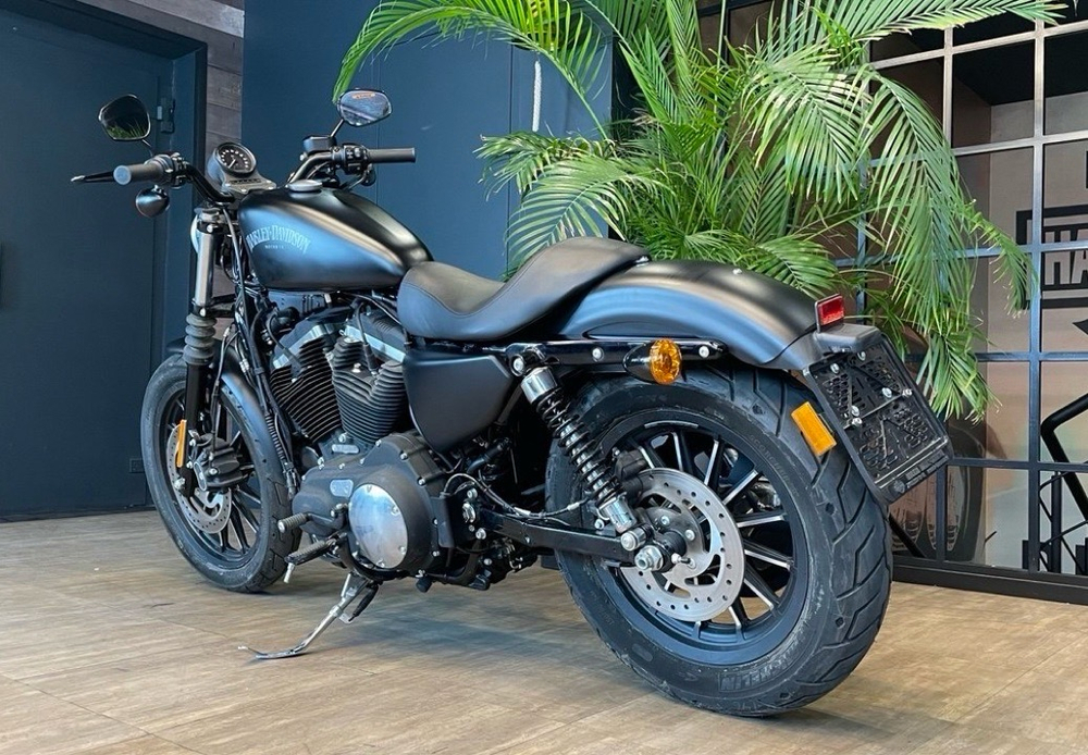 Harley-Davidson Sportster Iron 883