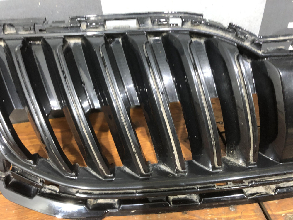 Решетка радиатора Skoda Octavia 3 (A7) 17-20 Б/У Оригинал 5E0853653C