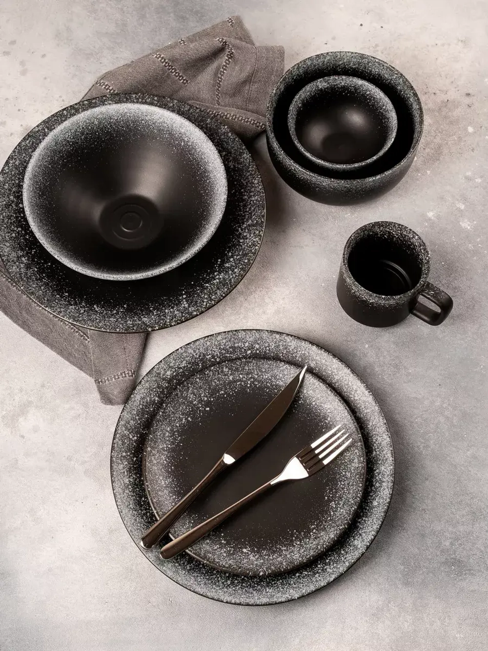 Набор посуды 2 тарелки плоские черные фарфор 21 см