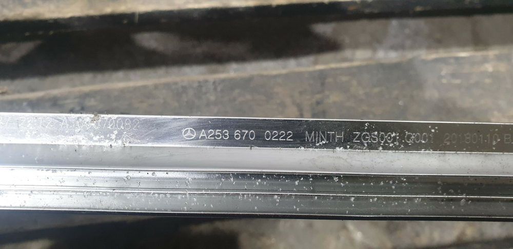 Накладка стекла заднего правого Mercedes GLC (X253) 15-нв Б/У Оригинал A2536700222