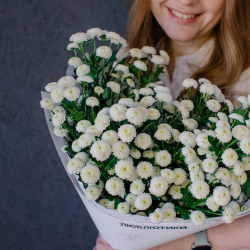 159. Воздушный стойкий моно-букет с хризантемой сантини