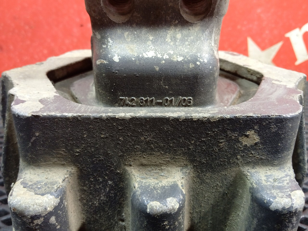 Подушка двигателя задняя