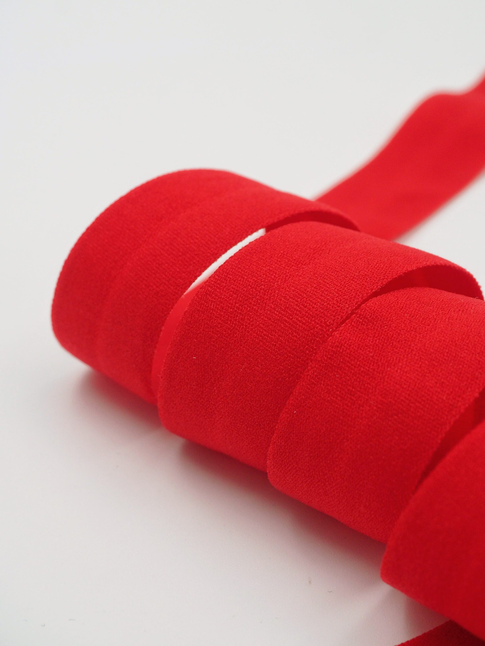 Бейка эластичная красная матовая ширина 20 мм