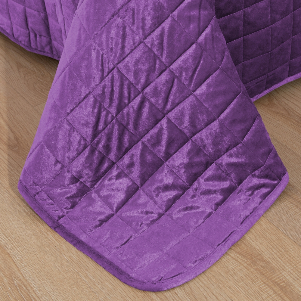 Велюровое покрывало в клетку и две наволочки OVL021