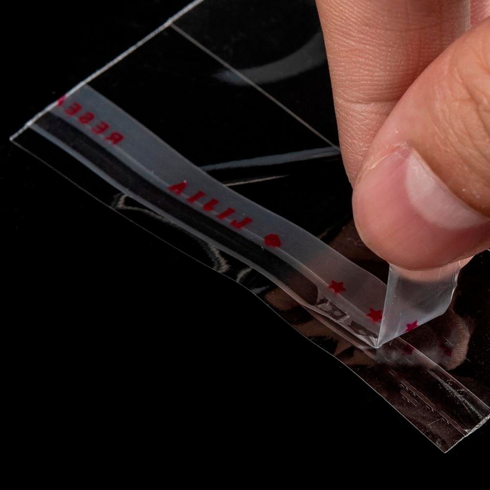 Пакеты с европодвесом и клеевым клапаном