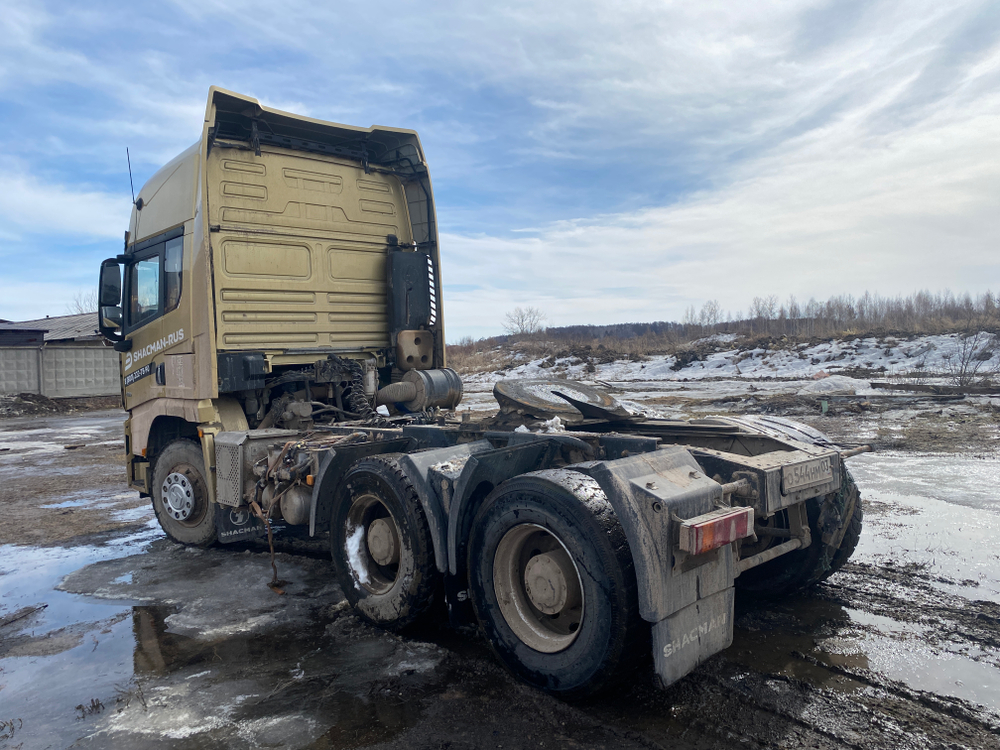 Shacman (Shaanxi) SX* 6x4 Седельный тягач SX42584V324 (Дизельный, 11,6 л, 423 л.с., МТ)